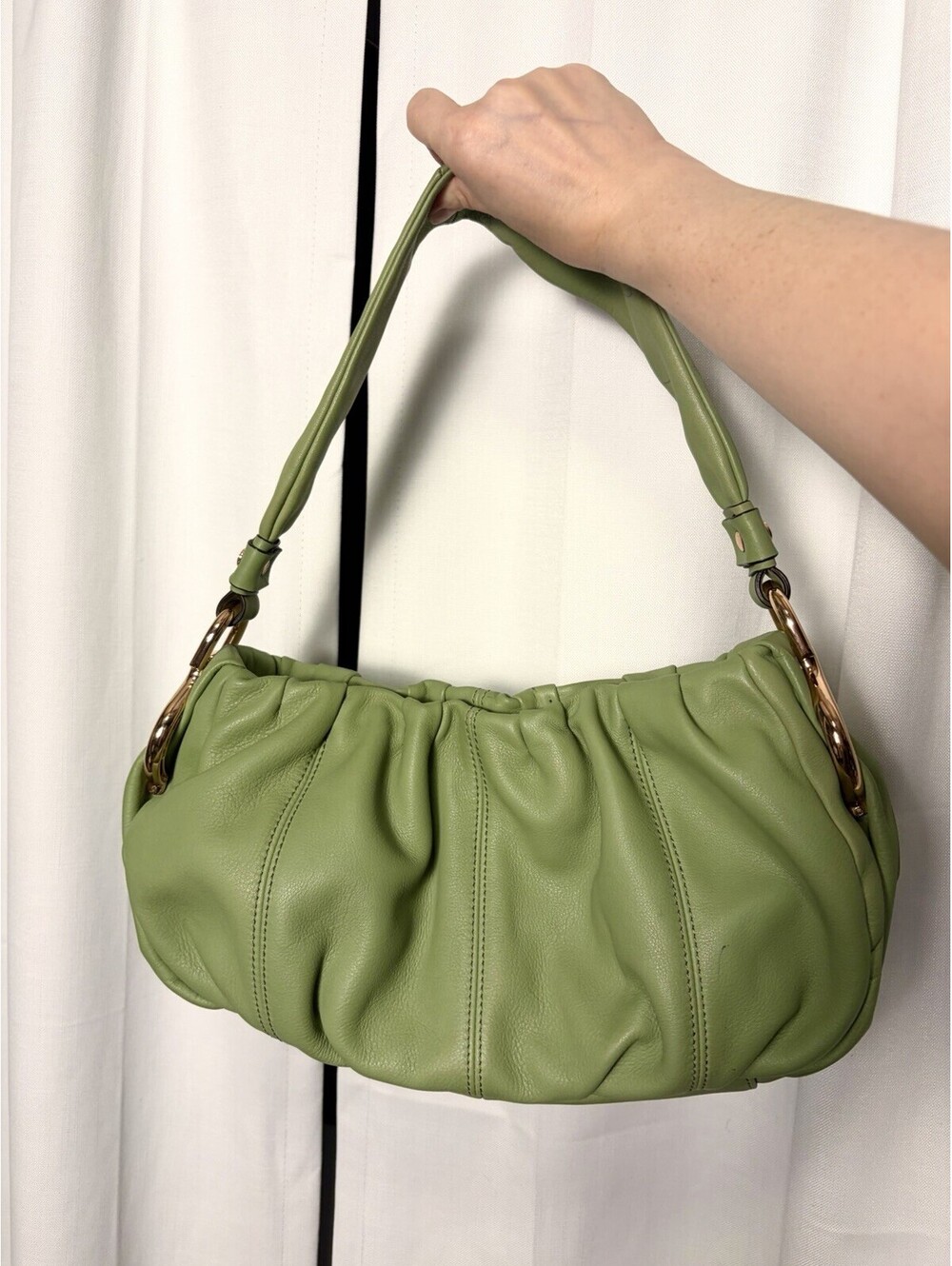 B Makowsky Green Leather Ruched Baguette Shoulder Bag With Rose Gold Hardware. - Picture 4 of 7